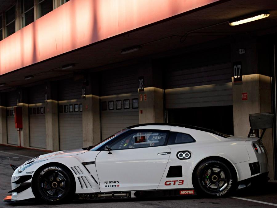  Nissan GT-R GT3 by Nismo 2012 года  (фото 3 из 14)
